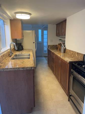 $175 / 1br - 850ft2 - Furnished Hollywood Hills Cottage63655061072131123