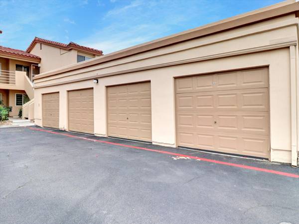 $299,500 / 1br - It’s the views! On golf course and Hoa includes golf. (Laquinta)63758480538753122