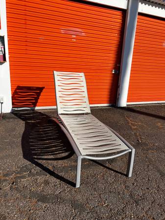 Tropitone South Beach Wave Aluminum Outdoor Chaise  Retail $1300 1