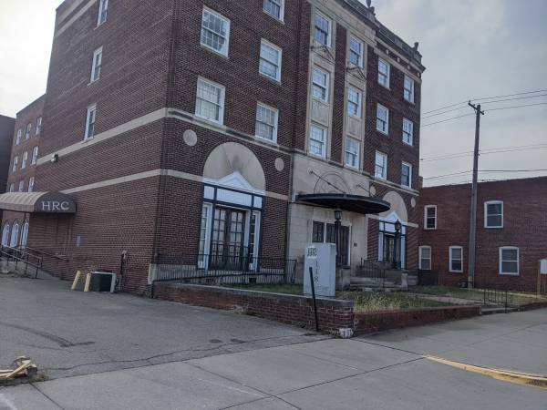 $160,000 / 1br - 26000ft2 - 43-Unit Former Hotel Building – $160K Quick Sale (Paris IlLinois)