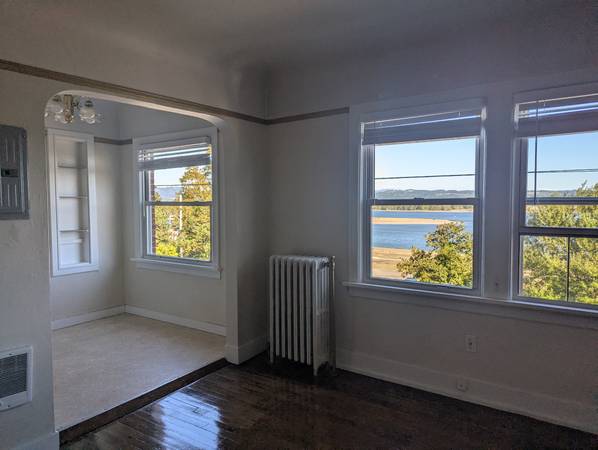 $1,365 / 1br - 500ft2 - OMG River views!! Incredible River Facing1 br.  Will go fast! (St. Helens)64038882740225120