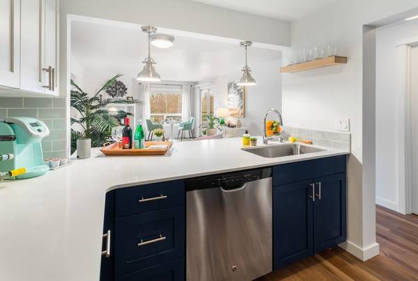 $2,979 / 2br - 861ft2 - Ceiling Fans, Fitness Center, Washer and Dryer in Home, Clubhouse (Queen Anne Hill)63808131392515124