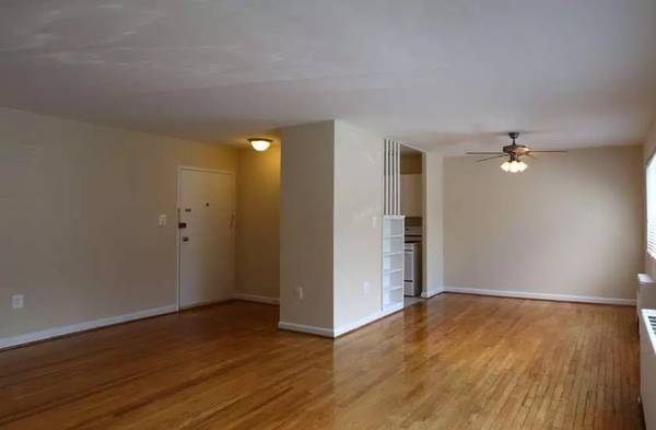 $2,091 / 2br - 1005ft2 - This great 2 bd, 1 ba space will fit your budget! Come see it today! (Bethesda)63896393498499121
