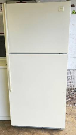 REFRIGERATORS! •You pick!!• 1