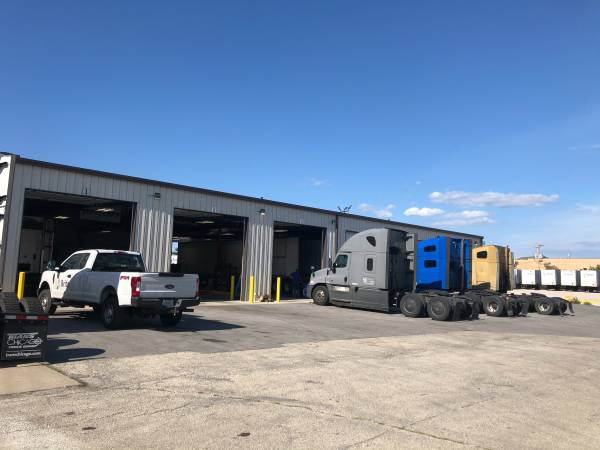 $350 Truck And Trailer Parking Available - $350 !!! (Chicago) (Chicago)63898473998850121