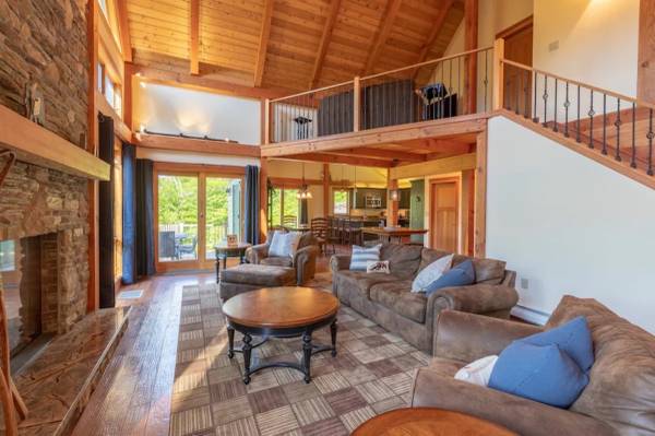 $299 / 4br - Beautiful post and beam home right on Loon Mountain! (16 Queens Way, Lincoln, NH 03251)63931653108610124