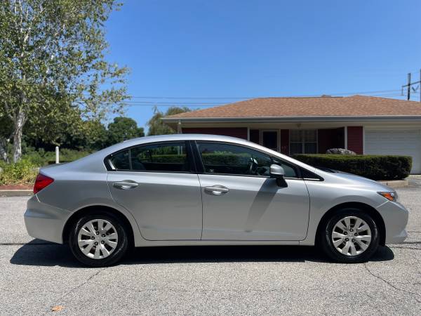 2012 Honda Civic LX - 70,000 millas - $9,000 (Seekonk, MA)63441268627713122