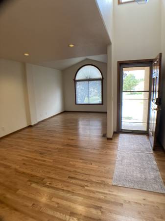 $3500.00 / 5br - 3978ft2 - Luxury Townhome, excellent condition, great neighborhood, outstanding63668452829827122