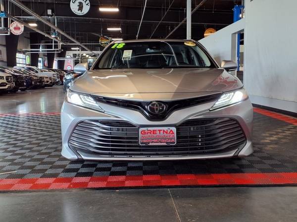 2018 Toyota Camry LE photo 2
