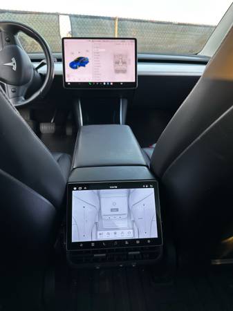Showroom condition-Tesla Model 3 Long Range - $18,950 (Agoura Hills)63470044979587121