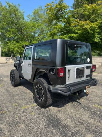 2010 jeep wrangler 4x4 stick shift - $6,995 (Taylor)63470238569601123