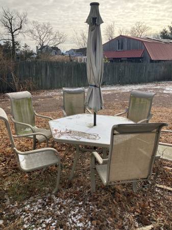 Octagon patio set with umbrella 1