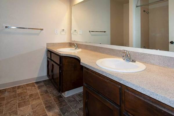 $1,289 / 1br - 964ft2 - Amazing views, spacious 1 bed / 1 bath, great amenities, 964 sq ft (Kennewick - 10 Minutes from Tri-Cities Airport)63821648485891121