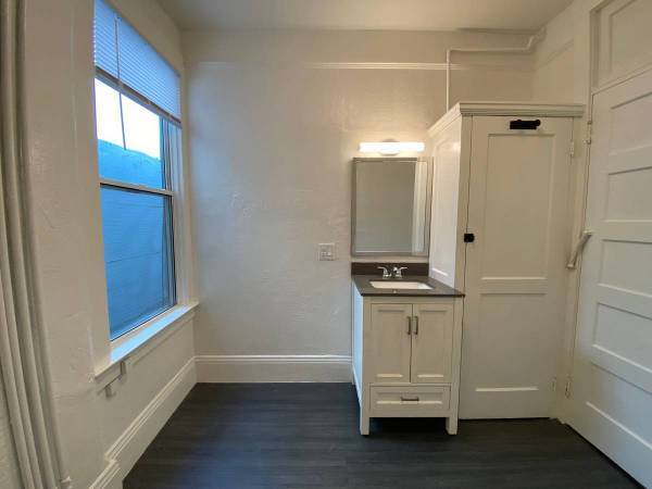 $800 / 1br - Midtown Manhattan 1BR Apt (Manhattan, NY)64023717432834123