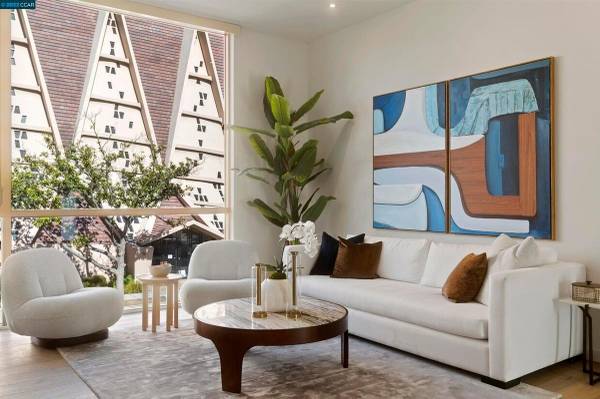 $7,032 / 2br - 965ft2 - Disposal, Full-Size Washer and Dryer, Over 10' Ceilings (palo alto)63834323833603122