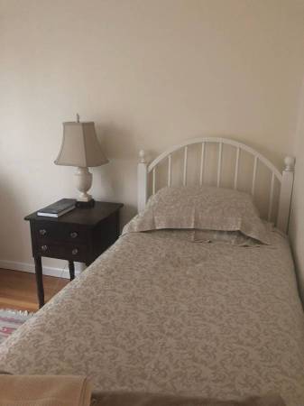 $1,150 / 3br - ~ Large Townhouse Share ~63995824929410123