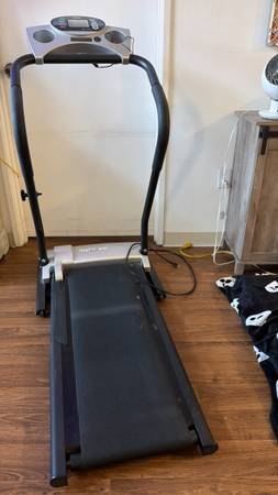 FOLDABLE COMPACT TREADMILL 1