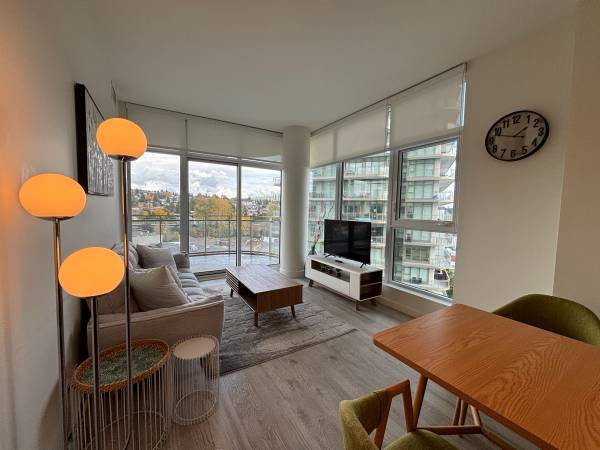 Air-Conditioned 1-Bedroom & 1-Den Condo for Rent!! 1