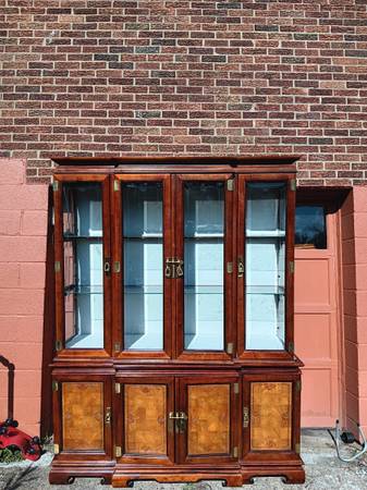 Dark Mahogany Solid Wood Hutch. 1