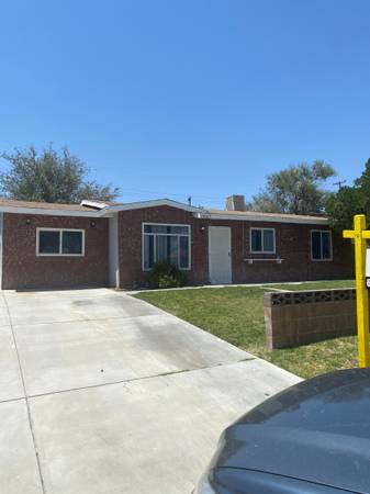 Adorable 3+1 home in Mojave 1