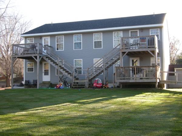 $1750.00 / 2br - 850ft2 - Prime Location! 2 Bed/1 Bath Unit in Colchester - $1750 - Available 9/63784639396481121