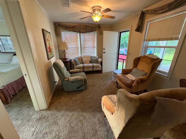 $1,250 / 2br - 2 Bedroom/1 Bath Furnished Apartment includes ALL (excluding Electric) (Marianna)63924682076930124