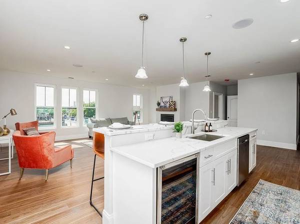 $5,050 / 2br - 1378ft2 - SOUTH BOSTON - EAST SIDE, 2BD 2BATH, ELEVADOR (South Boston)63828406753153124