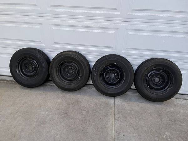 JUEGO DE LLANTAS/NEUMÁTICOS CLÁSICOS PARA MUSTANG - $800 (STUDIO CITY)63436945916163120