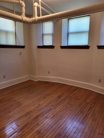 $1,000 / 1br - 530ft2 - 590 Holly Ave/  NOVEMBER /  Hardwood floors / Garden Level (St Paul -- Crocus/Ramsey Hill -- Mitchell Hamline)64003958664835123