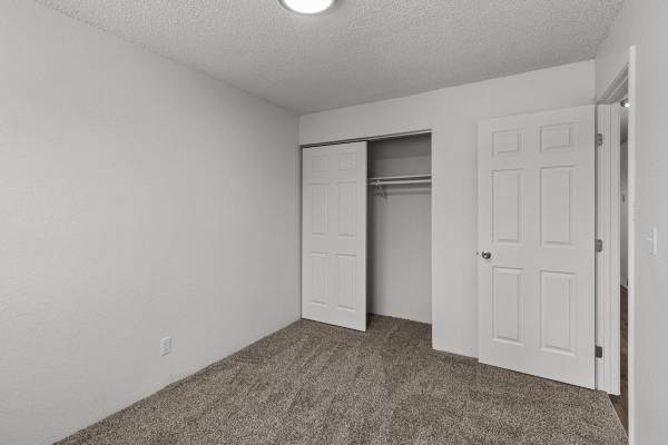 $1,225 / 1 hab. - 540 pies² - 1 hab. con acceso a parque para perros y lavandería en las instalaciones (Wilbur ave)63669190027011124