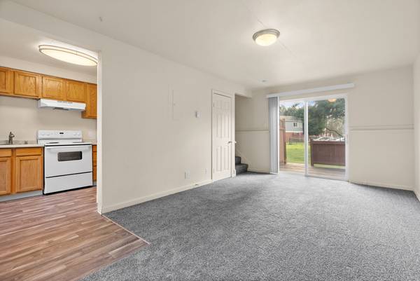 $1,675 / 2br - 850ft2 - 2 BD, Paseo para Perros sin Correa, Listo para Cable/Satélite (8333 32nd Avenue South, Lakewood, WA)63814636079491123