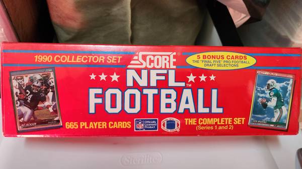 Score 1990 NFL Card Box - 665 Count Series 1 and 2 1