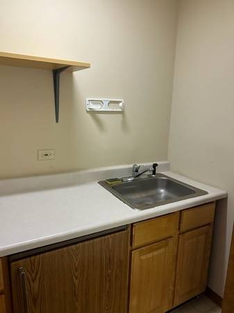 $1,276 / 1080ft2 - Office Space For Rent (Lake Villa)63898986475395124
