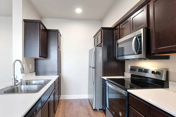 $1,725 / 1br - 642ft2 - Crossroads on Crosby - 1 Bed, 1 Bath, Beautiful landscape views (Tumwater)64031135198851122