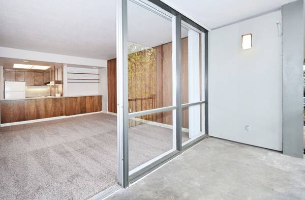 $1,399 / 1br - 600ft2 - Top Floor One Bedroom! Don't Miss Out! (Lake Oswego)63831327390083122