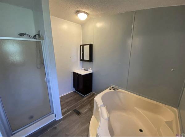 $1350.00 / 3br - 1280ft2 - Cozy single unit in Denham Springs | 26770 Kelli Dr | $1350/mo63902940797954124