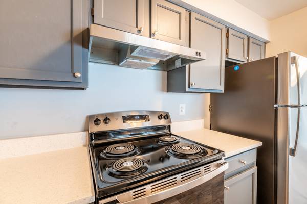 $1,950 / 2br - 956ft2 - Ceiling Fan, Air Conditioner, Patio/Balcony (13940 Longwood Manor Ct, Woodbridge, VA)63896507995138124