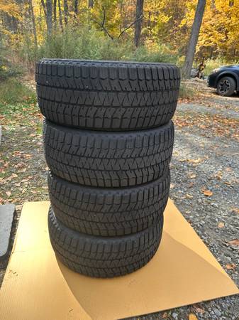 Lightly used winter tires: set of 4 Bridgestone Blizzak WS90 235/45R17 1