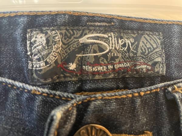 Hombres Jeans Azul Desgastado Plateado Talla 33" Cintura/32" Largo - $25 (Columbia, MO)63471024876419122