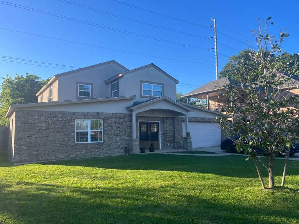 Spacious Room for rent all bills paid right across from TSU and U of H 1