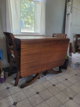 Beautiful drop leaf table 1