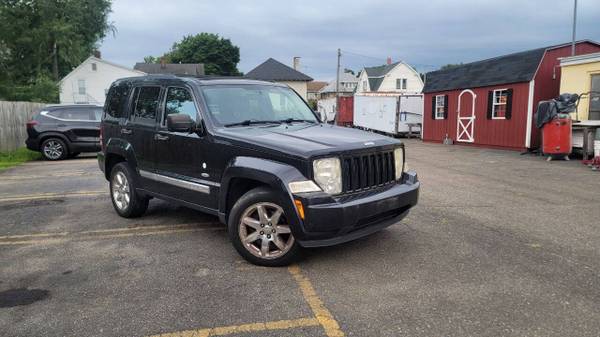 2012 Jeep Liberty Latitude 4x4 4dr SUV 4X4----MECHANIC'S  SPECIAL - $2,500 (Milford)63482411033731121
