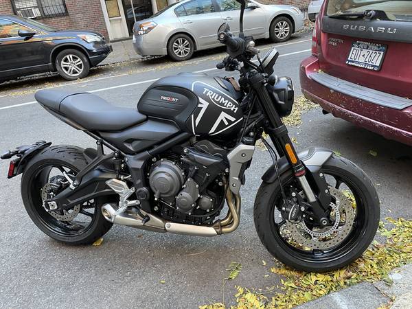 Triumph Trident 660 - Like New!!! 1