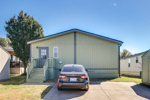 $139,000 / 4br - 1456ft2 - Beautifully Maintained 4-Bedroom Manufactured Home in Resort-Style Com (Euless)64305350610562122