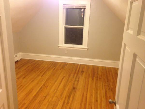 $1,000 / 1hab - 650ft2 - Bonito segundo piso de una vivienda dúplex - Calefacción incluida (NE Minneapolis)63868816028545123