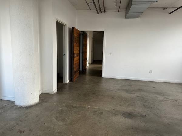 $3,895 / 1428ft2 - Corner Creative Space With Free Parking In Arts District (Arts District)64215956164611124