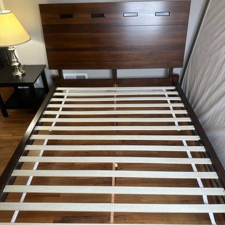 Queen Platform Bed 1