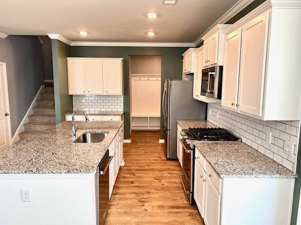 $500,000 / 4br - 2762ft2 - $30k down payment $3,300 / month * OWNER FINANCING * House in (Summerville / The Ponds)63314389340547124