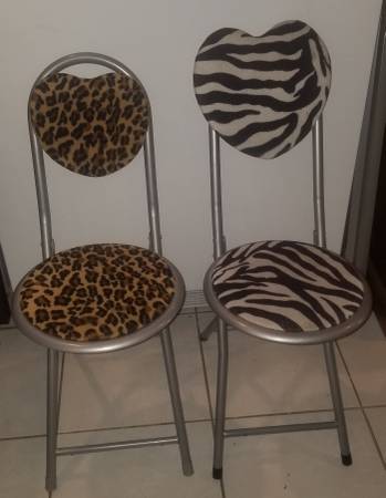 Unique Retro Folding Chairs – Zebra & Leopard Print – Heart Back 1
