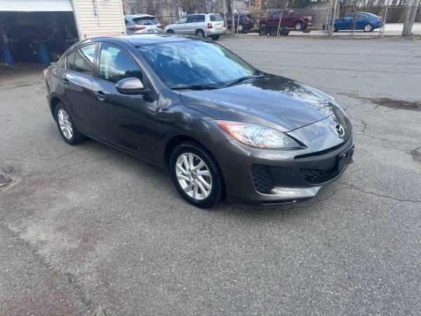 2013 Mazda Mazda3, transmisión manual de 6 velocidades, 111 mil - $6,999 (SAugus)63615647529729120